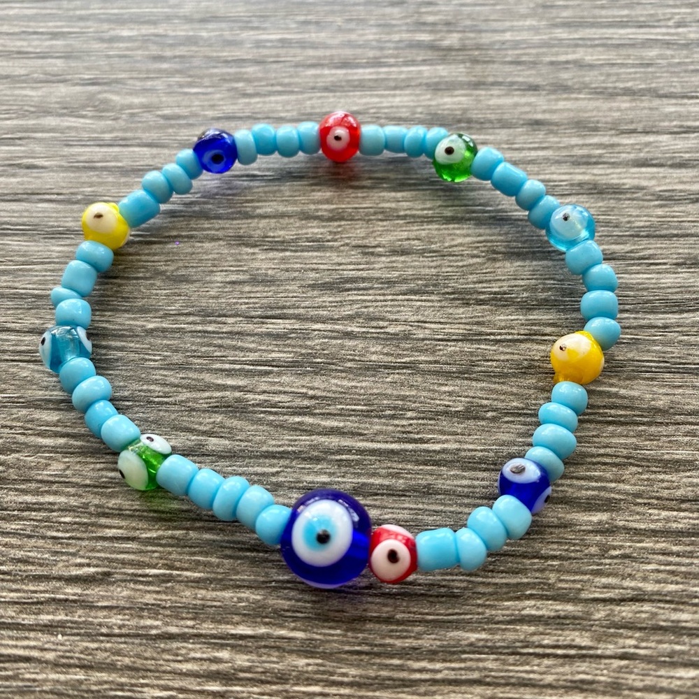 Women’s blue evil eye bracelet.  One size